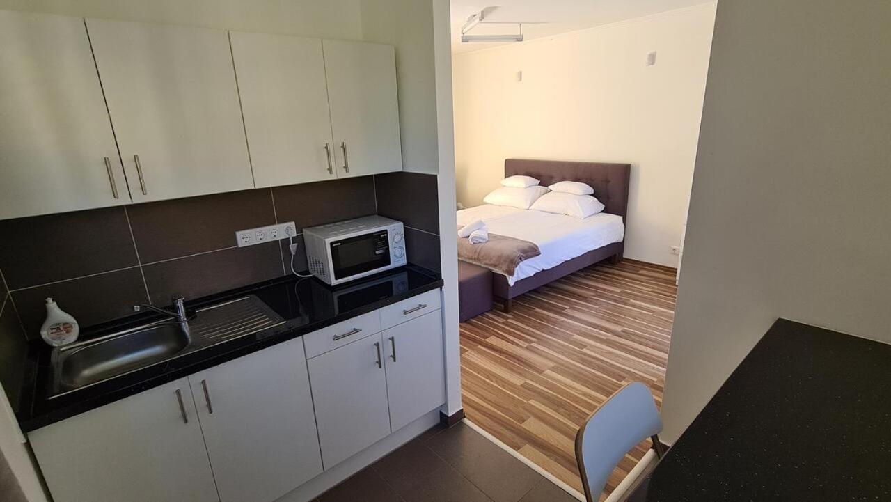 Mediterran Apartman With Pool Siófok Extérieur photo