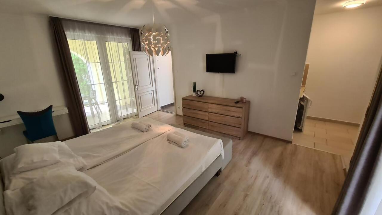 Mediterran Apartman With Pool Siófok Extérieur photo